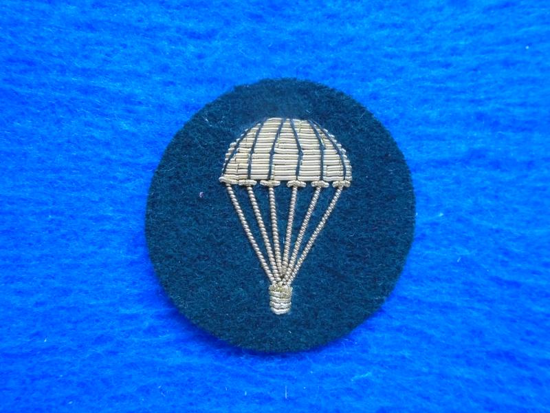 BRITISH ARMY OBSOLETE PARACHUTE NO 1 DRESS GOLD BULLION ON BLACK QUALIFICATION BADGE, BRITISH MADE