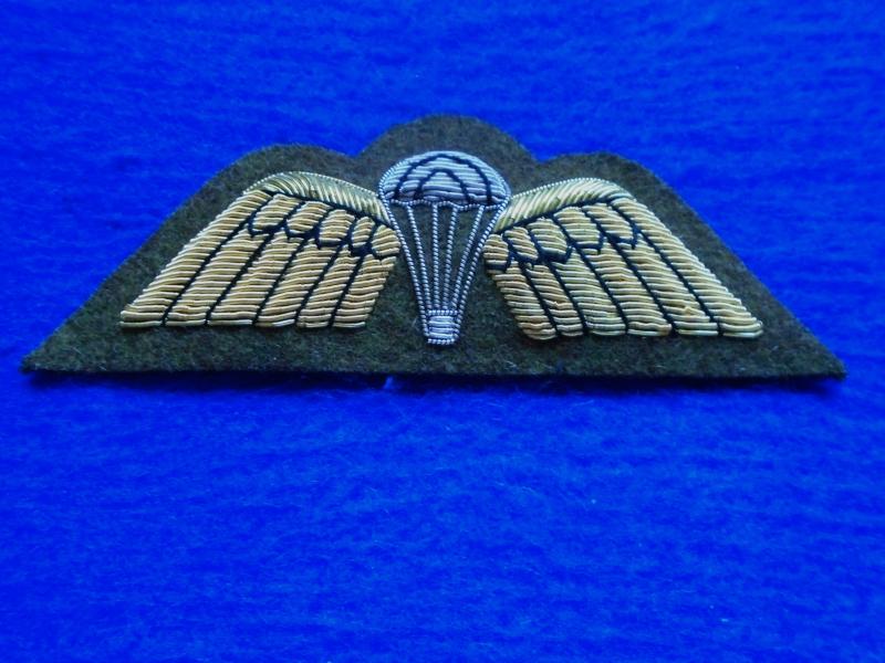 EARLY BRITISH ARMY PARACHUTE QUALIFICATION WINGS, MILITARY TAILORS SAMPLE