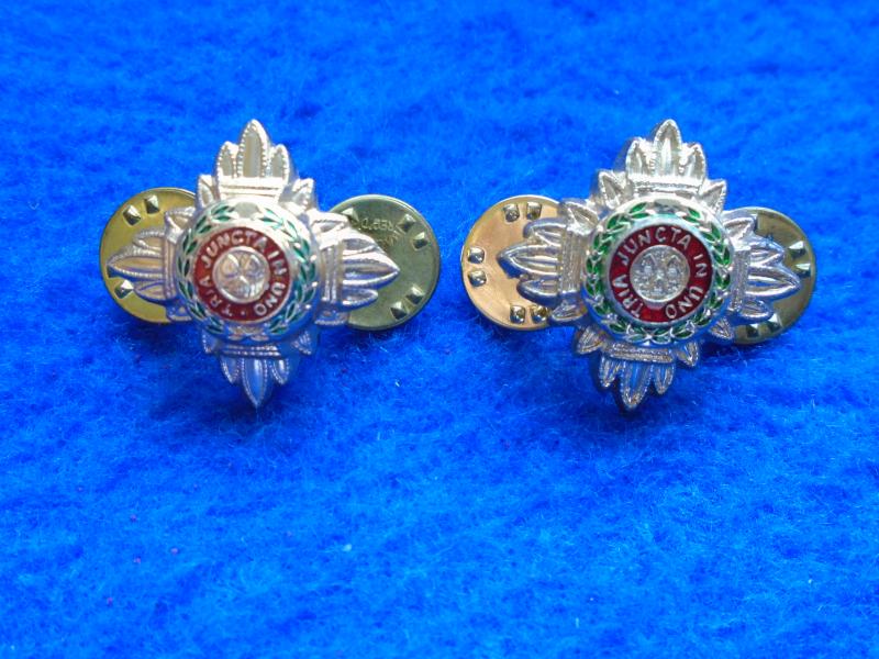 A PAIR BRITISH MILITARY OFFICERS ANODISED GOLD RANK PIPS, 18MMX18MMX24MM