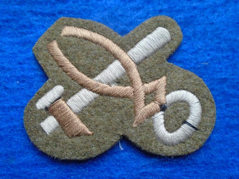 GENUINE BRITISH ARMY FOOT GUARDS ARTIFICERS/ARMOURERS EMBROIDERED TRADE BADGE