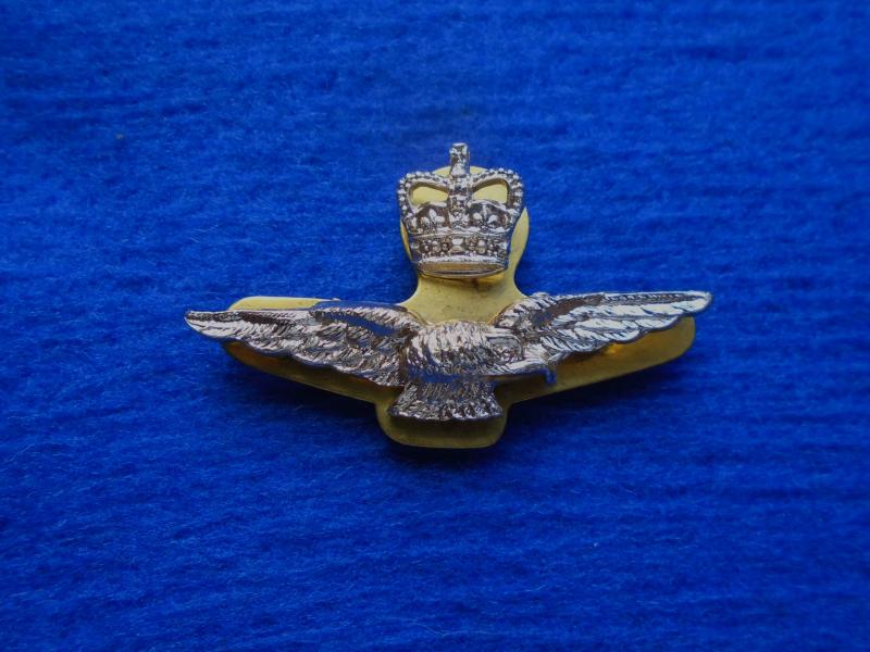 ERII RAF/ROYAL AIR FORCE OFFICERS ANODISED SIDE CAP BADGE + PLATE, SCREW FIXINGS