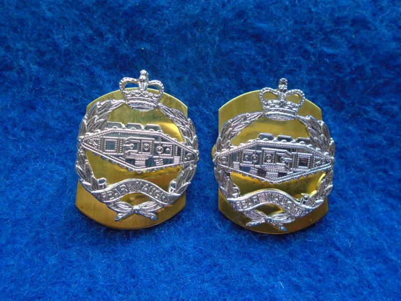 PAIR RTR, ROYAL TANK REGIMENT ANODISED SILVER COLLAR BADGES + PLATES & PINS