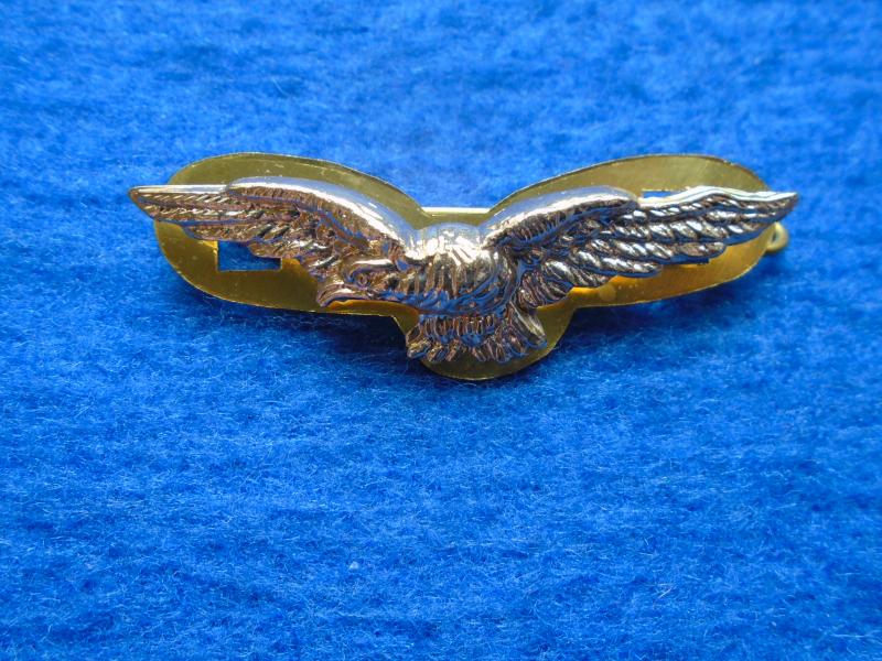 NEW RAF, ROYAL AIR FORCE WARRANT OFFICERS ANODISED EAGLE RIGHT ARM BADGE + PLATE & PIN