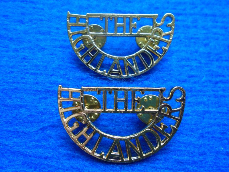 NEW PAIR THE HIGHLANDERS GOLD PLATED METAL SHOULDER TITLES, CLUTCH PIN FIXINGS