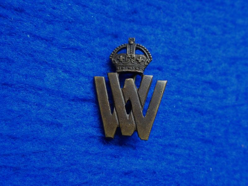 WWI VOLUNTEER WAR WORKERS BRASS BADGE, J.R. GAUNT  LONDON, NUMBER 110176