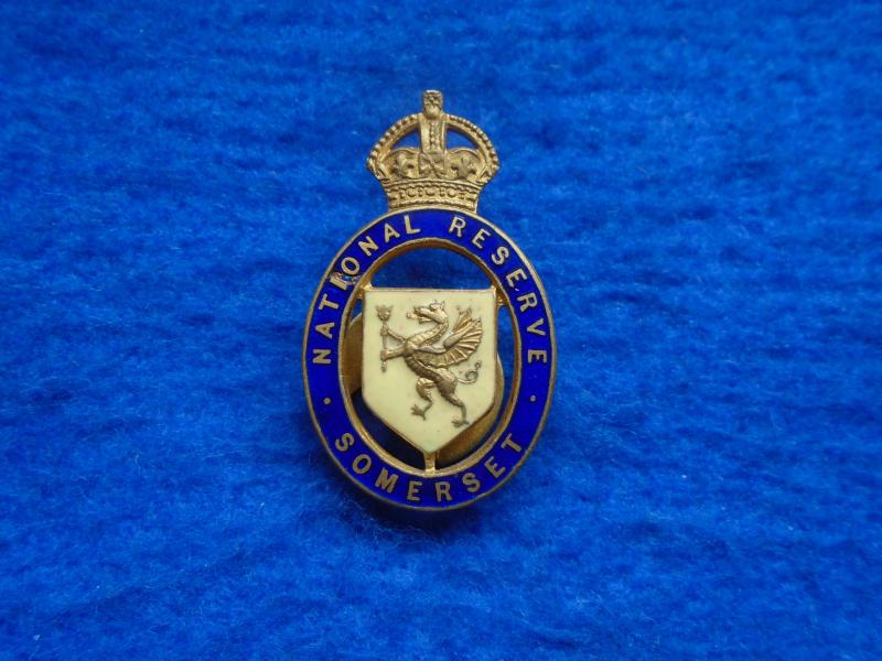 WWI NATIONAL RESERVE SOMERSET GILT & ENAMEL LAPEL BADGE BY J.R. GAUNT  LONDON